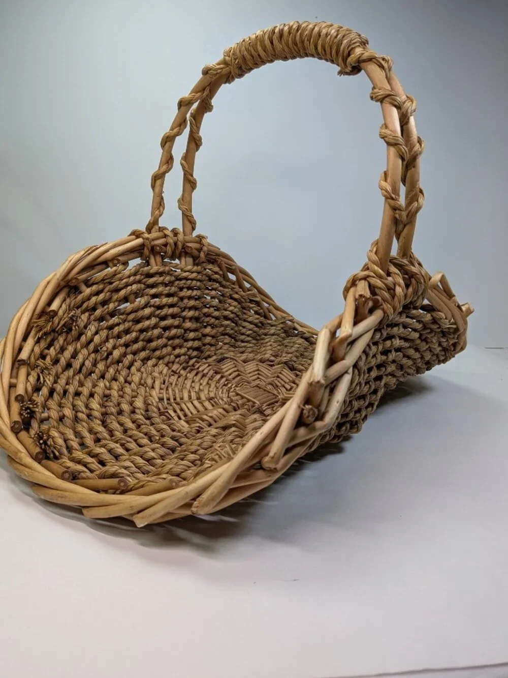 Vintage Woven Seagrass Reed Scoop Basket Braided Handle Rustic Cottagecore Heart